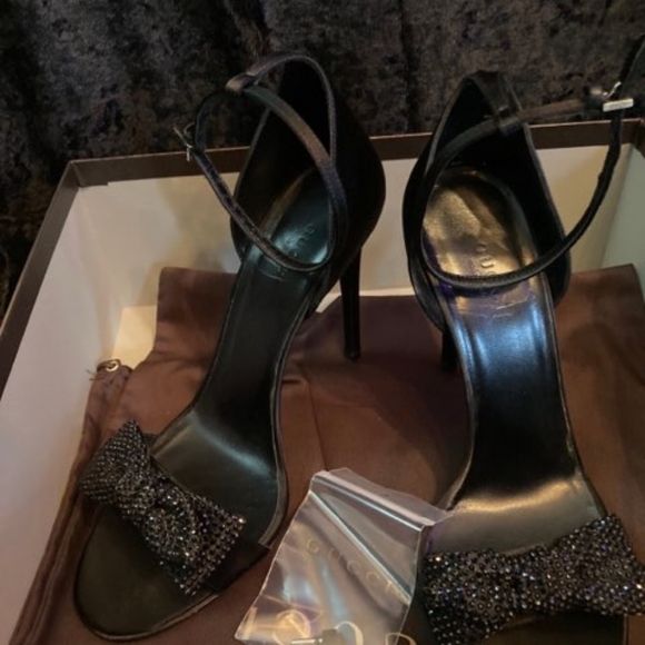 Gucci black satin Swarovski crystal embellished bow sandals - Picture 3 of 8